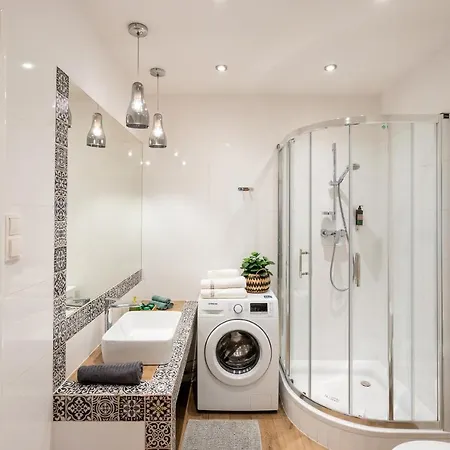 Sleeping In Main Market Apartment