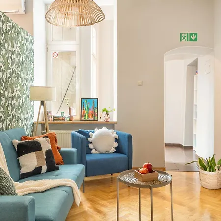 Sleeping In Main Market Apartment Krakau