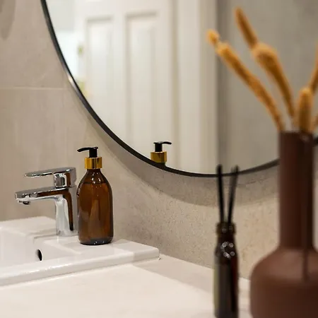 Apartment Sleeping In Main Market *