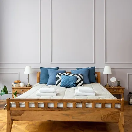 Апартаменты Sleeping In Main Market