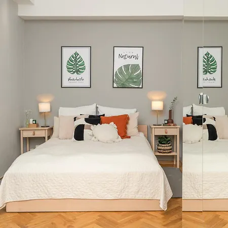 Апартаменты Sleeping In Main Market